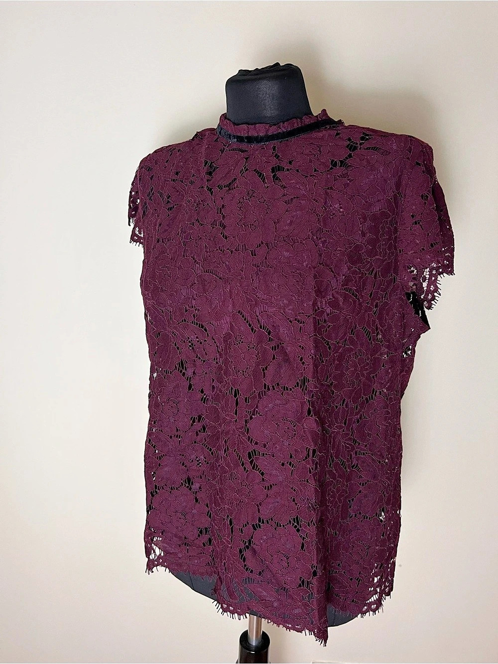 White House Black Market Floral Lace Tie-Neck Blouse in Purple NWT